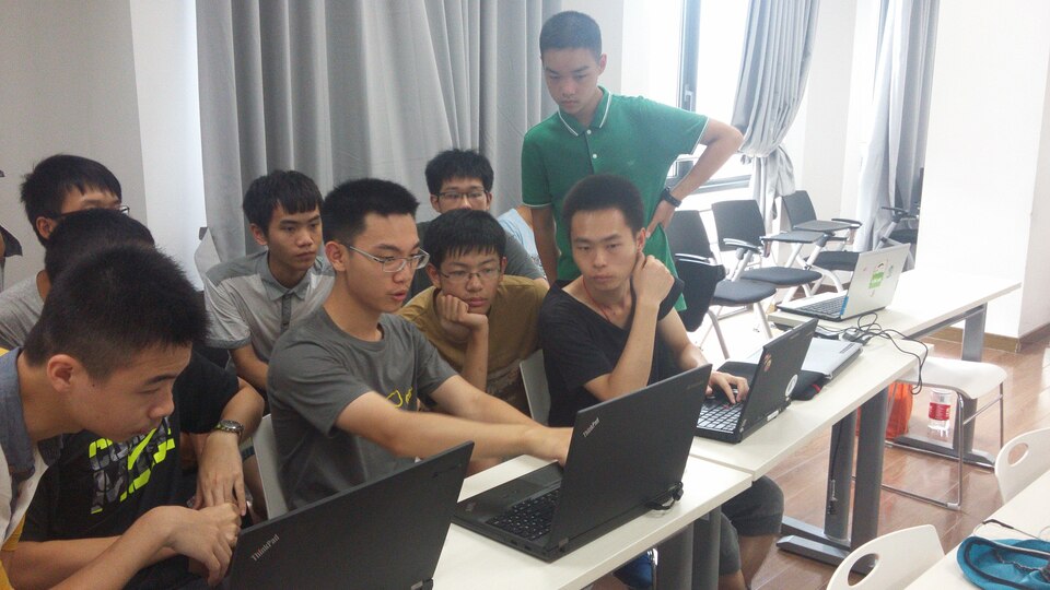 Introduction to AOSC OS packaging with Jeff Bai.