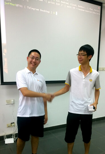 Junde Yhi handing out Banana Pi's to lucky dip winners.