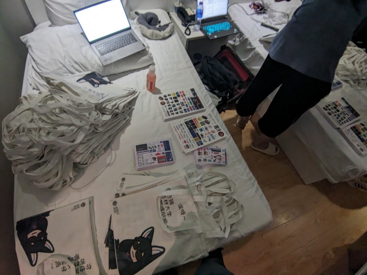 Pre-session: Bagging up the goodies